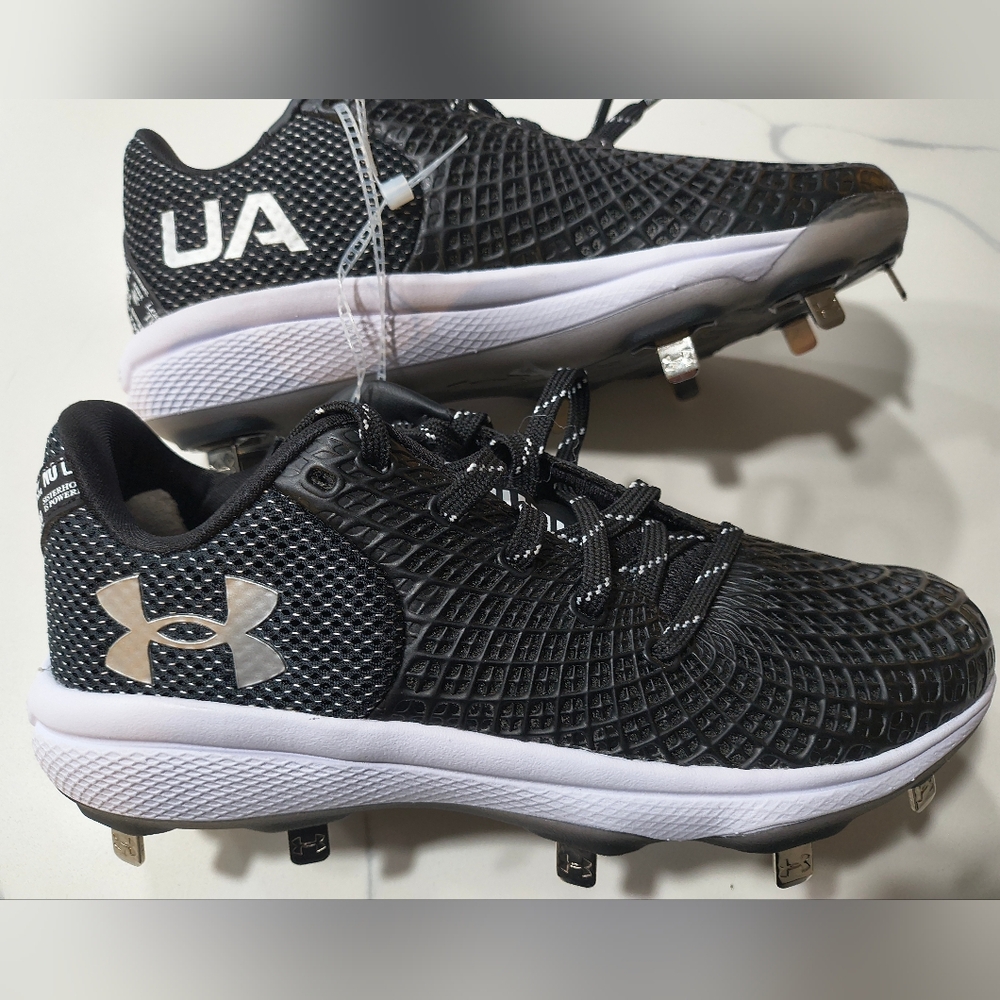 Under Armour Charged Women's Softball Cleats (6.5) Retails For $120